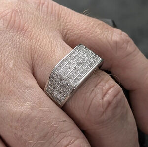 Sparkly fancy looking band ring, US 10